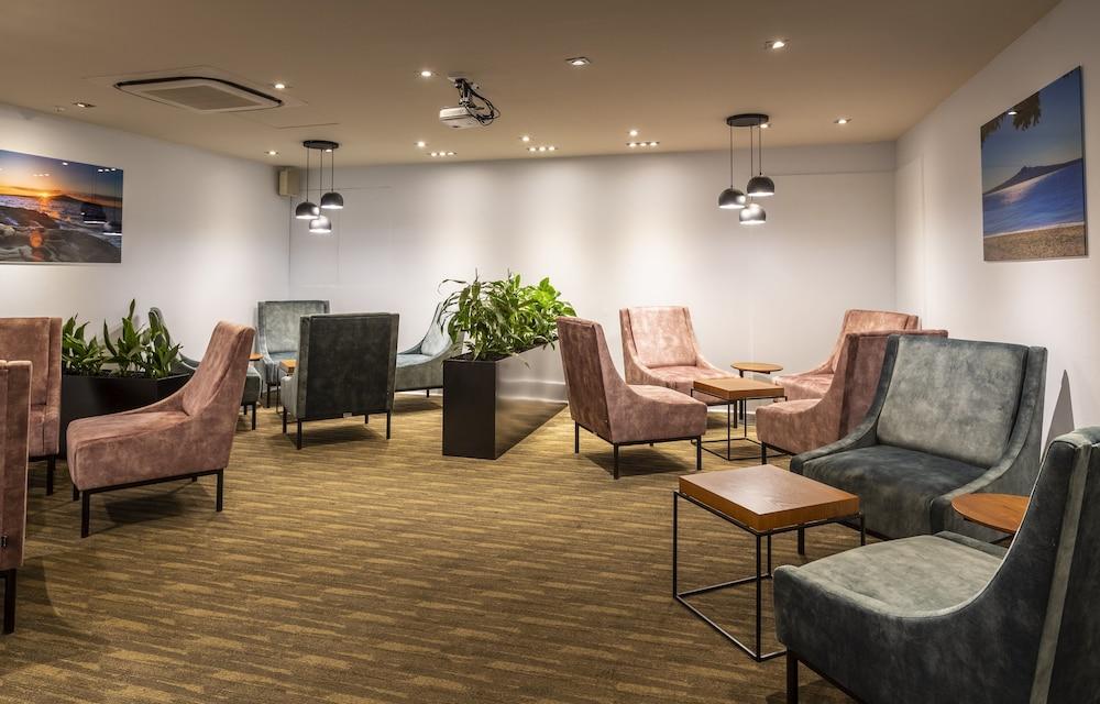 Copthorne Hotel Auckland City - Lobby Sitting Area