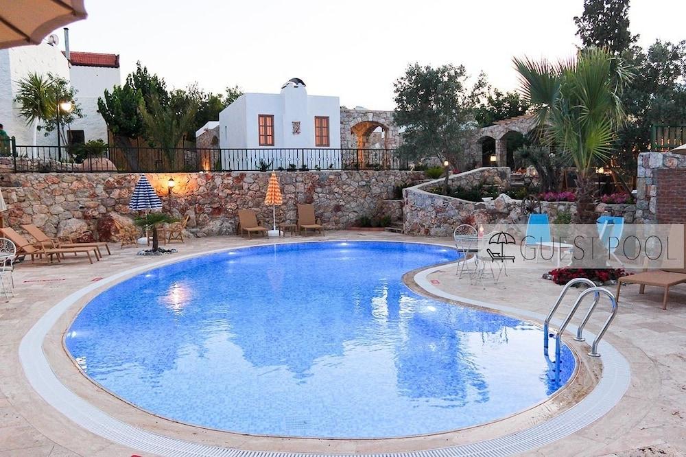 Kaya Guest House - Outdoor Pool