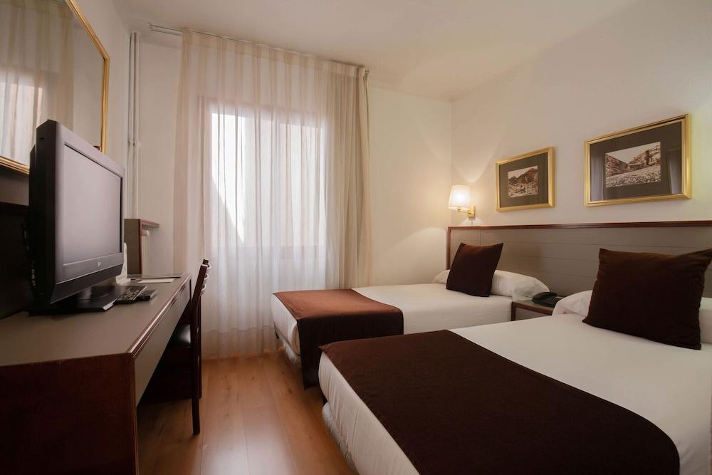 Hotel Comtes d'Urgell - Room