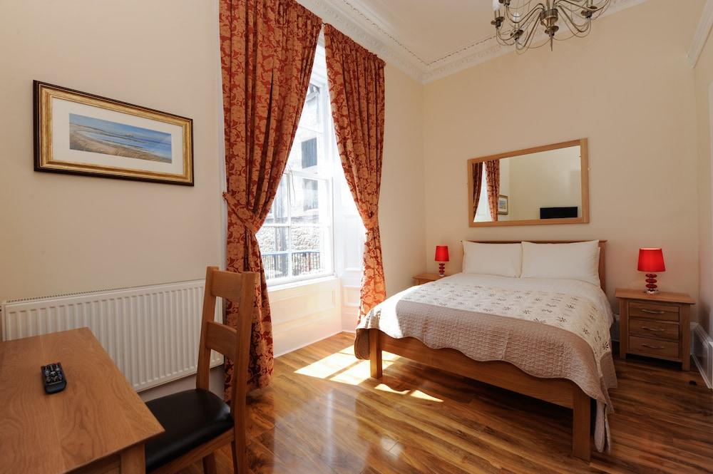 Edinburgh City Suites - Room