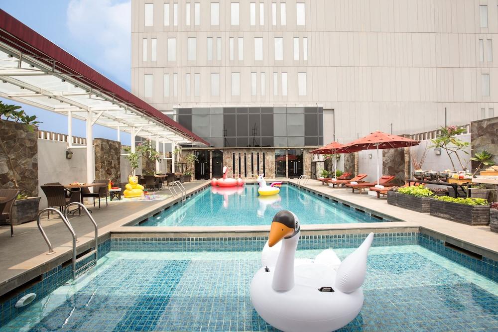 Hotel GranDhika Iskandarsyah - Outdoor Pool