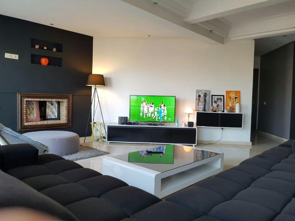 Modern Apartment Casablanca - Featured Image