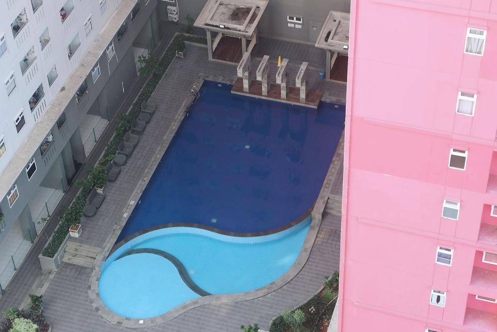 Good Apartment At Green Pramuka City - Outdoor Pool