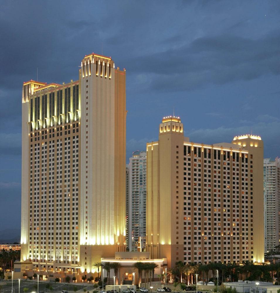 Hilton Grand Vacations Club on the Las Vegas Strip - Exterior