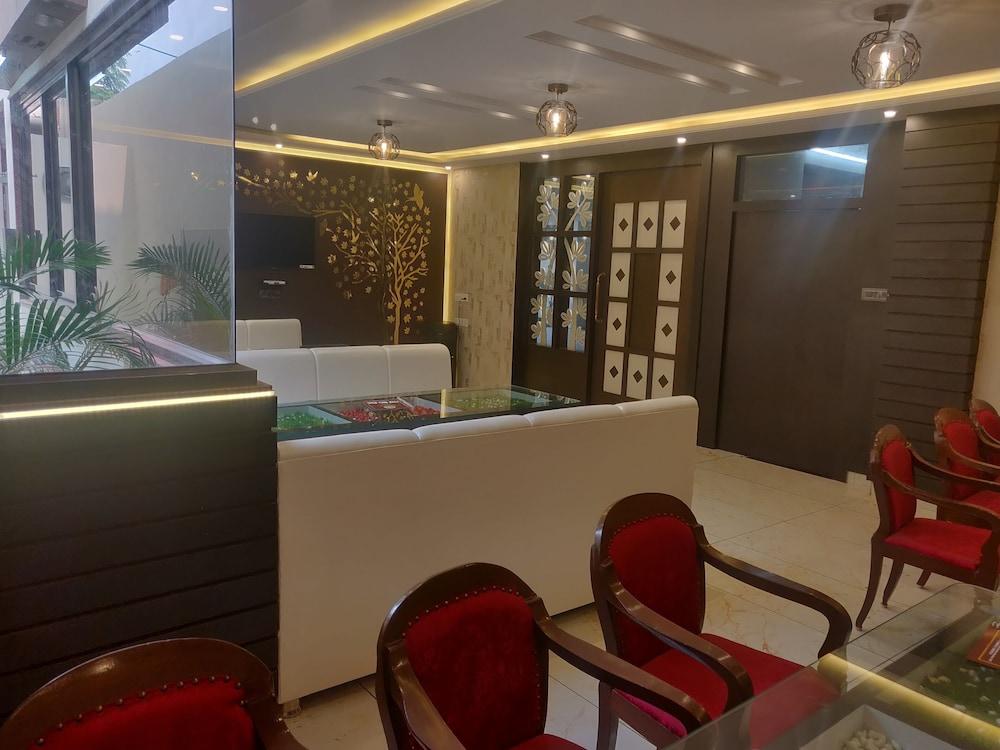 Hotel Satyadeep Inn - Lobby Sitting Area