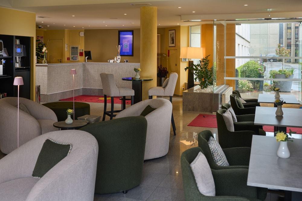 Hotel Parc Plaza - Lobby Sitting Area