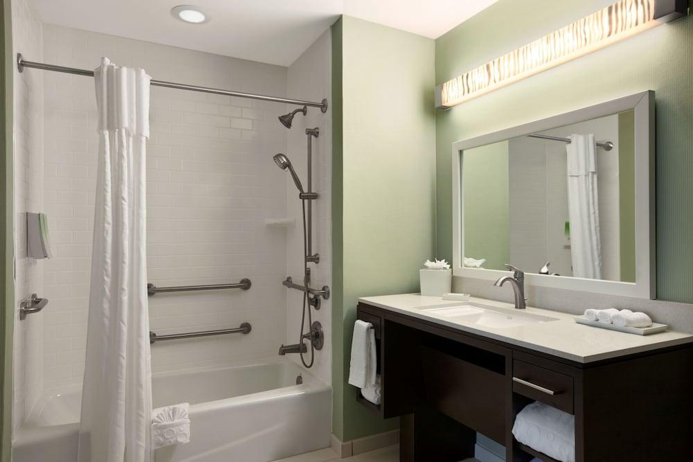 Home2 Suites by Hilton East Haven New Haven - Bathroom