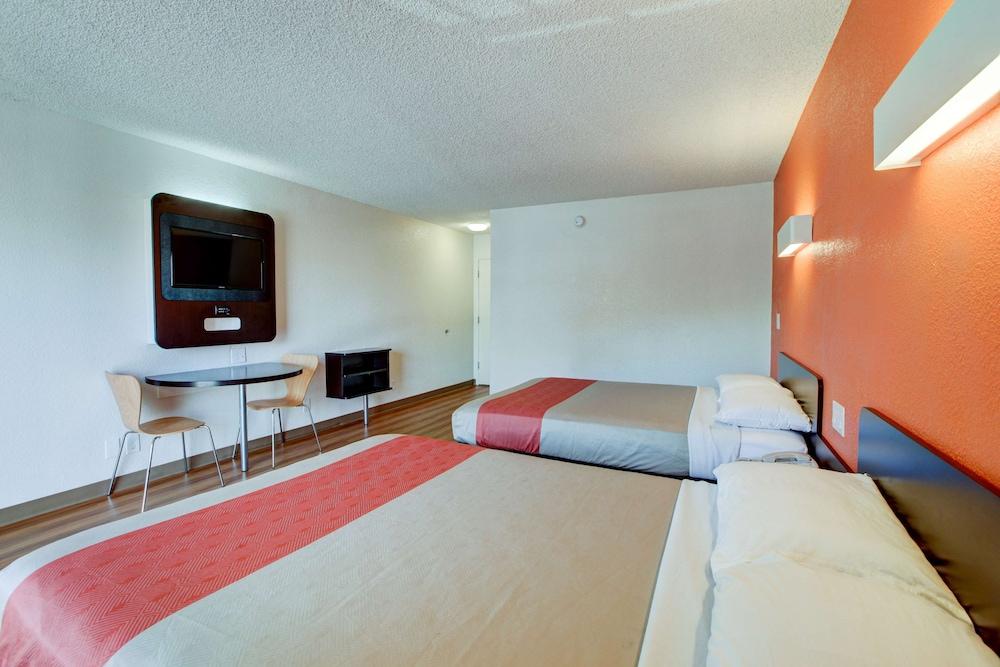 Motel 6 Irvine - Orange County Airport - Room