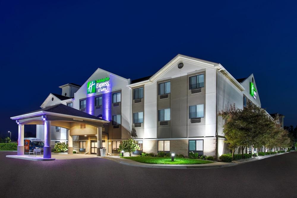 Holiday Inn Express Hotel & Suites Belleville, an IHG Hotel - Featured Image