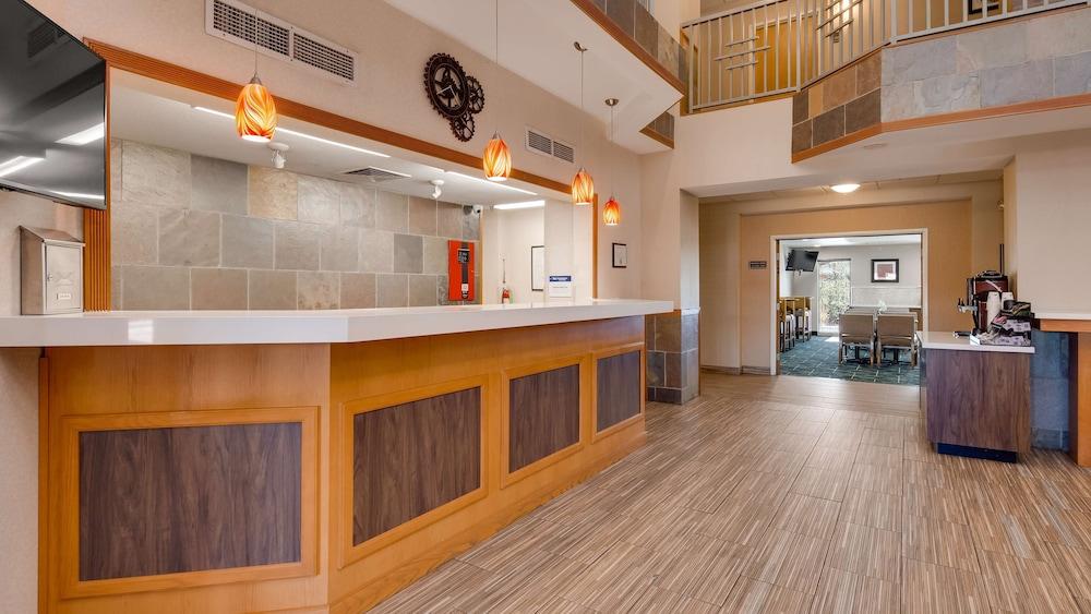 Best Western Plus Gateway Inn & Suites - Lobby