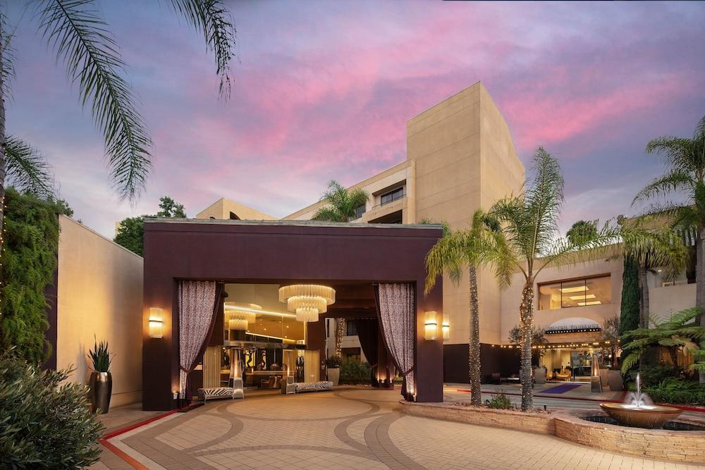 Avenue of the Arts Costa Mesa, a Tribute Portfolio Hotel - Featured Image