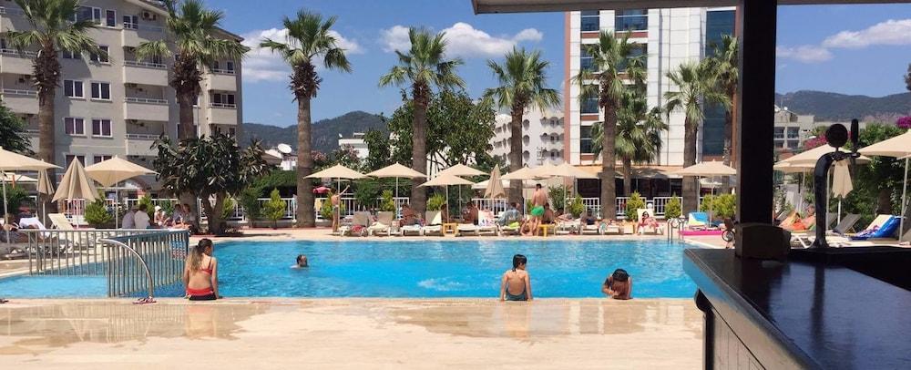 Sonnen Hotel - Outdoor Pool