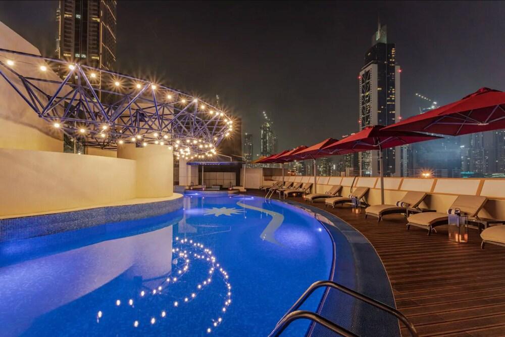 Leva Hotel and Suites, Mazaya Centre - Rooftop Pool