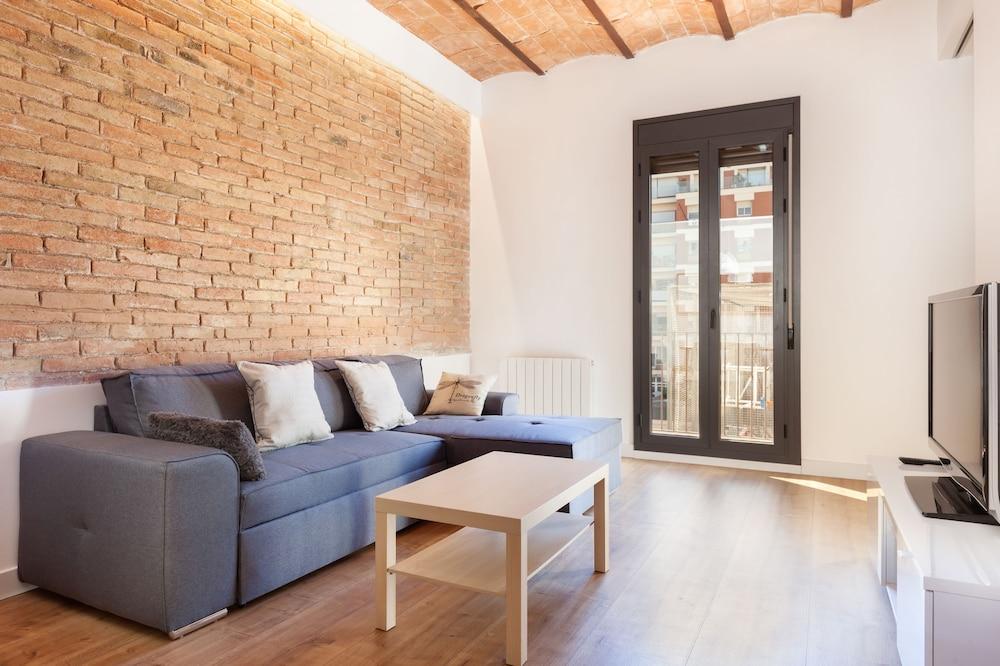 Akira Flats Urgell Apartment - Featured Image