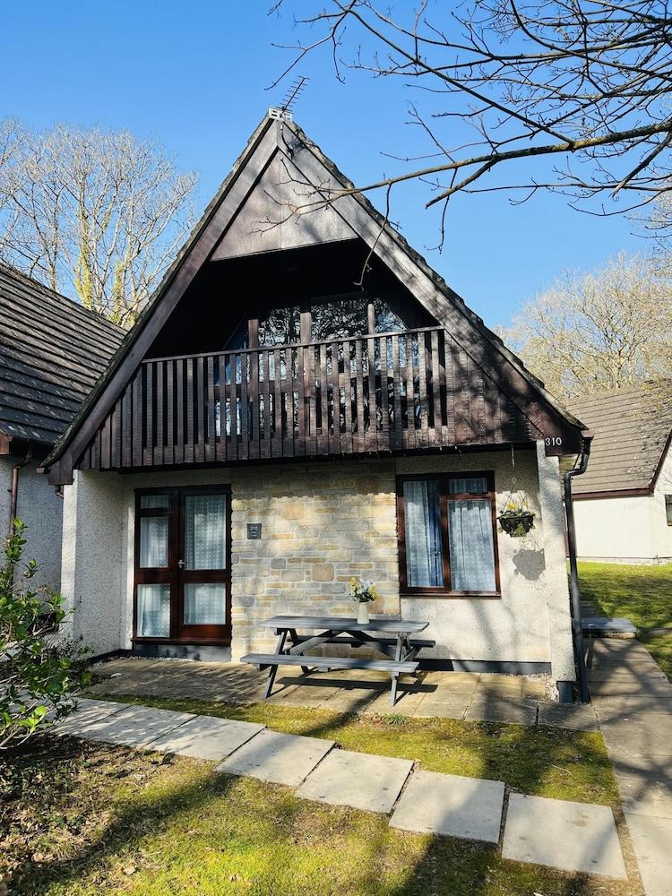 NEW 3BD Swiss Style Chalet St Ives Holiday Village - Featured Image