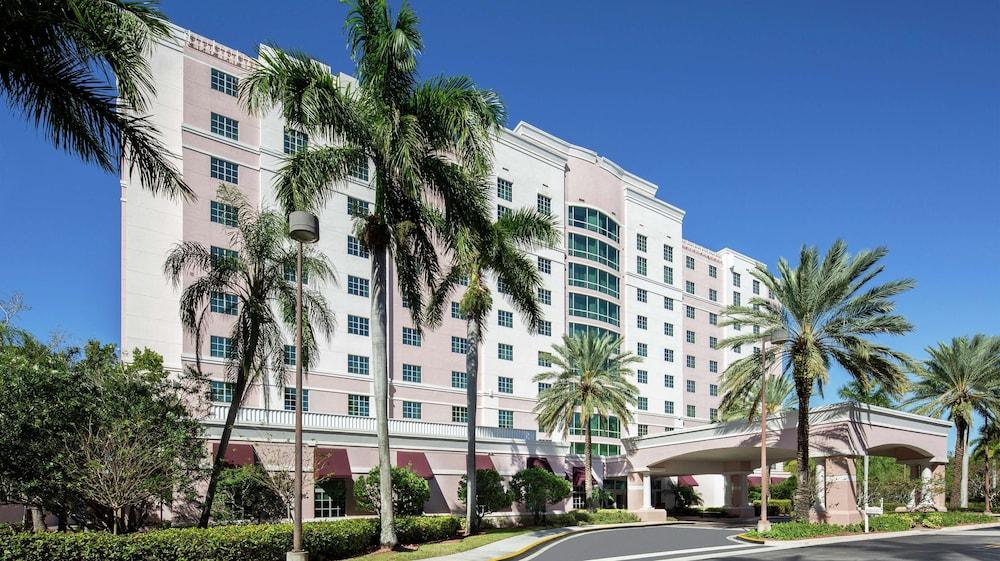 DoubleTree by Hilton Sunrise - Sawgrass Mills - Featured Image