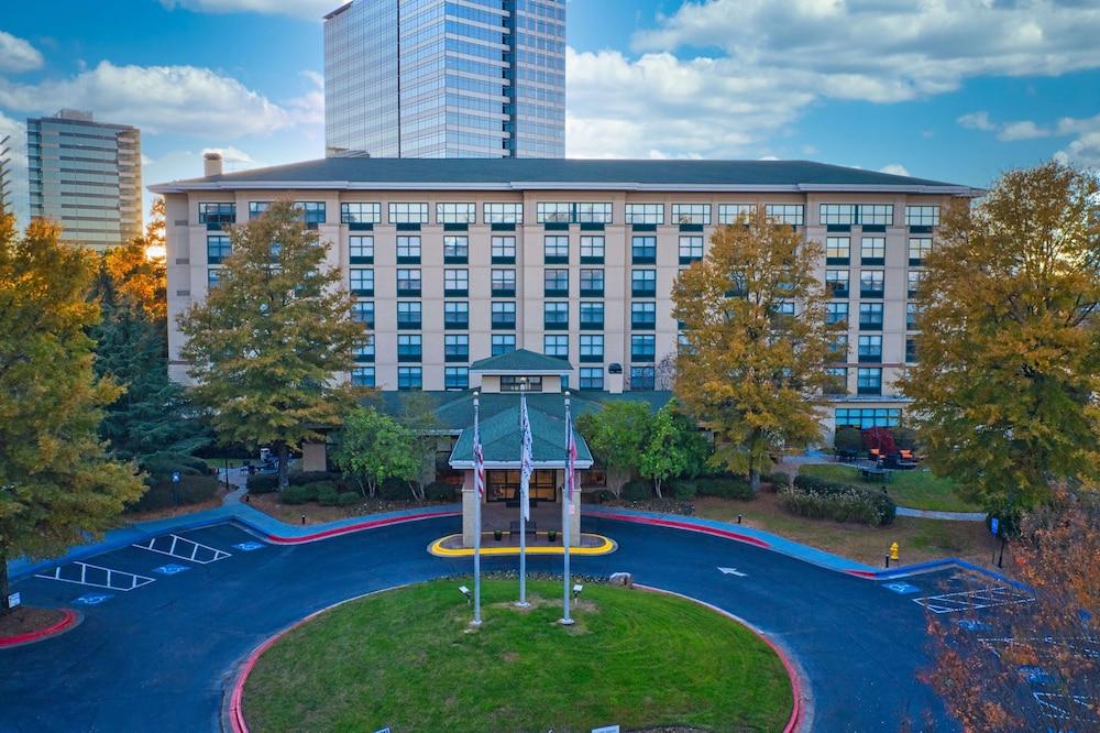 Hilton Garden Inn Atlanta Perimeter Center - Featured Image
