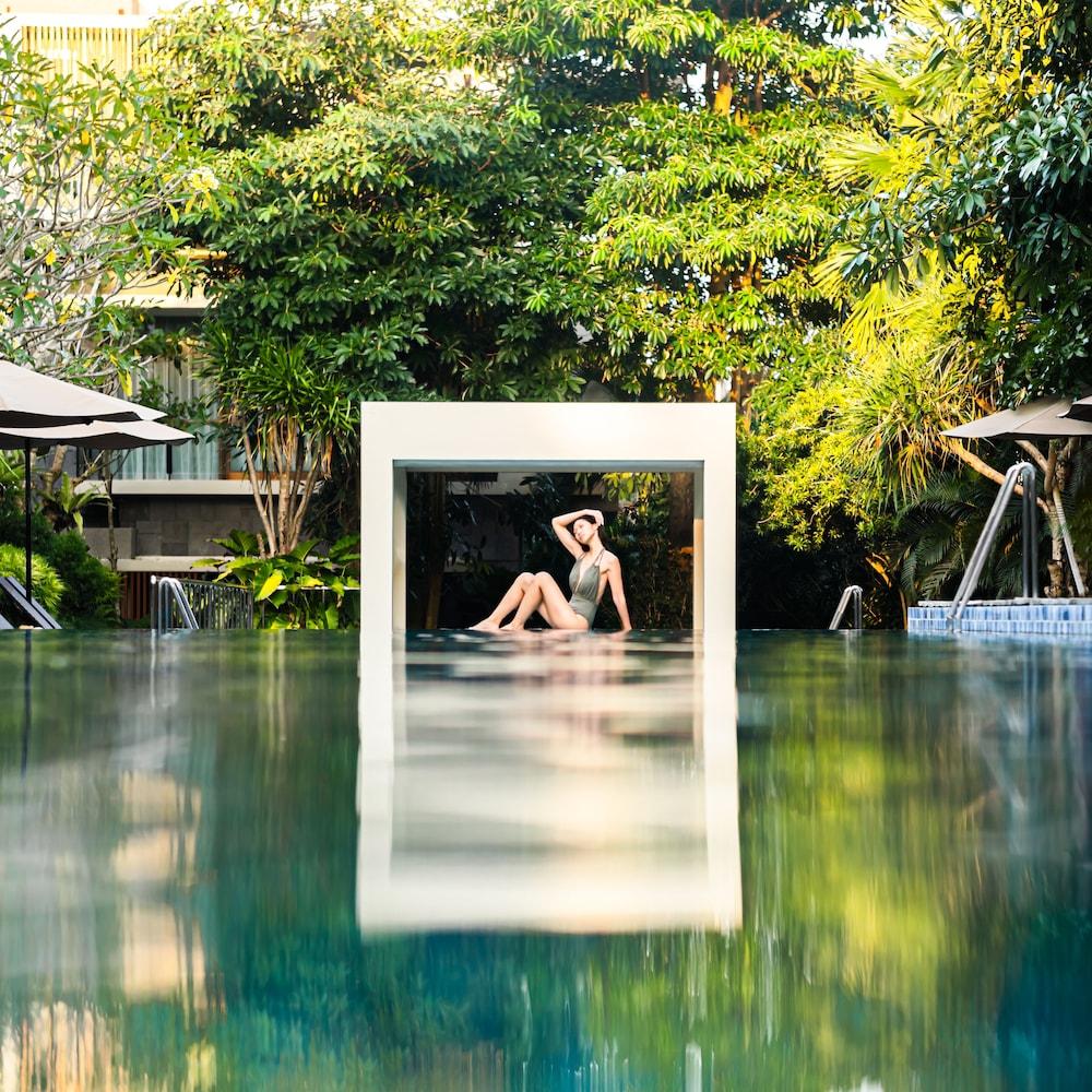 Royal Kamuela Villas & Suites at Monkey Forest, Ubud - For Adults Only - Infinity Pool