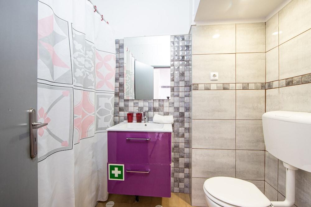 Caparica Luxury Apartment by Host-Point - Bathroom