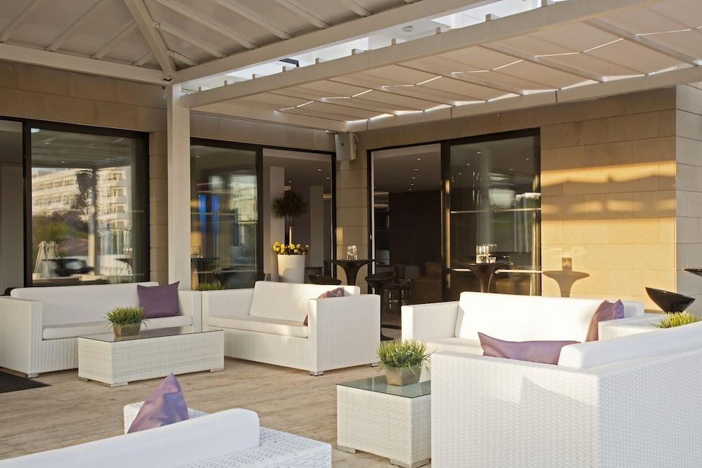 Christofinia Hotel - Lobby Sitting Area