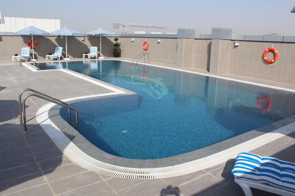 Al Diar Sawa Hotel Apartments - Outdoor Pool
