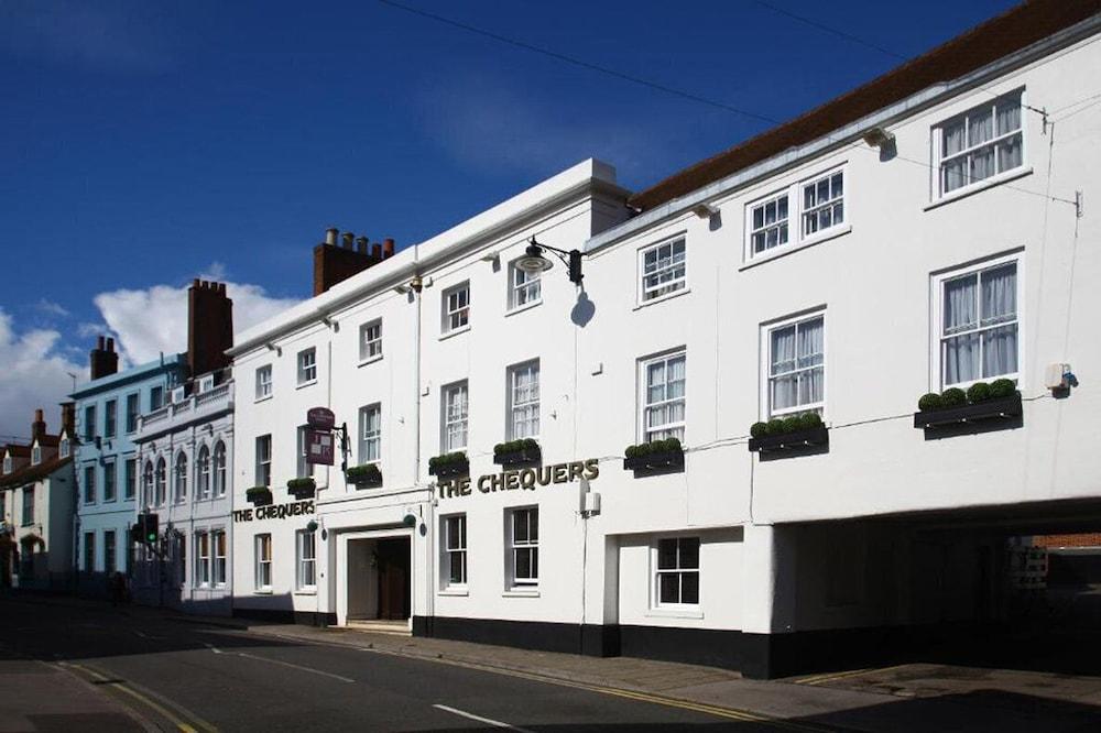 The Chequers Hotel - Featured Image