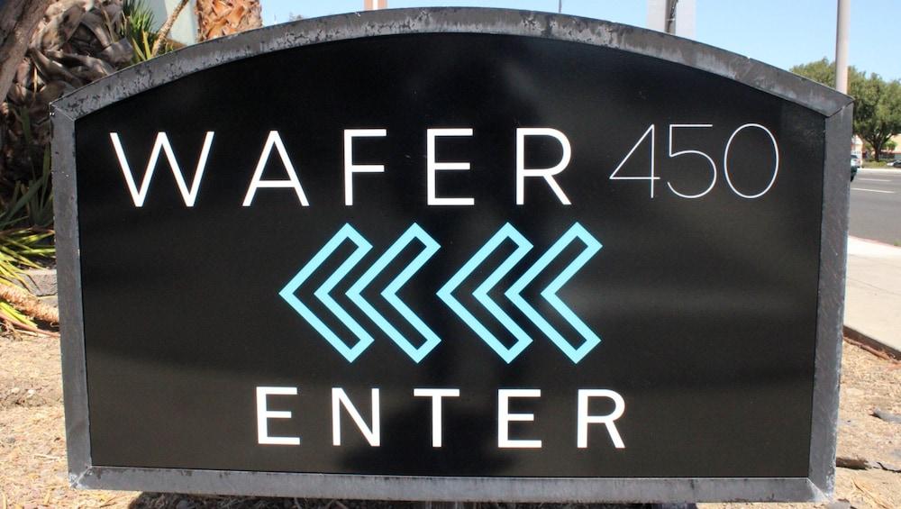 WAFER 450 Hotel - Exterior