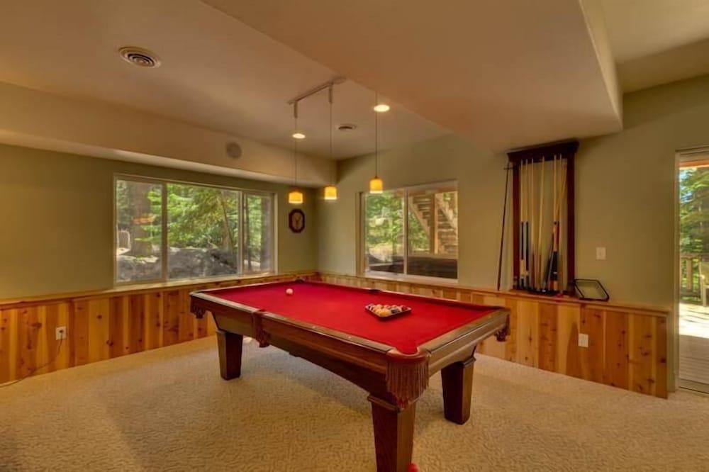 Mv16 : Bear Lair Estate With Hot Tub - Game Room