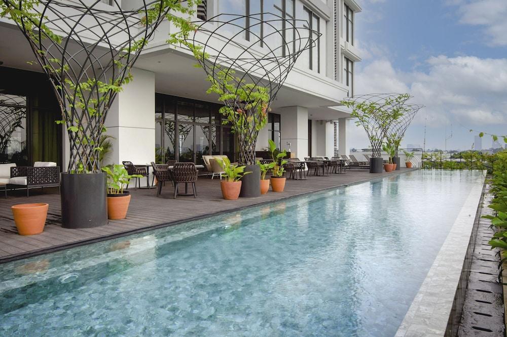 Goodrich Suites, Jakarta - Pool