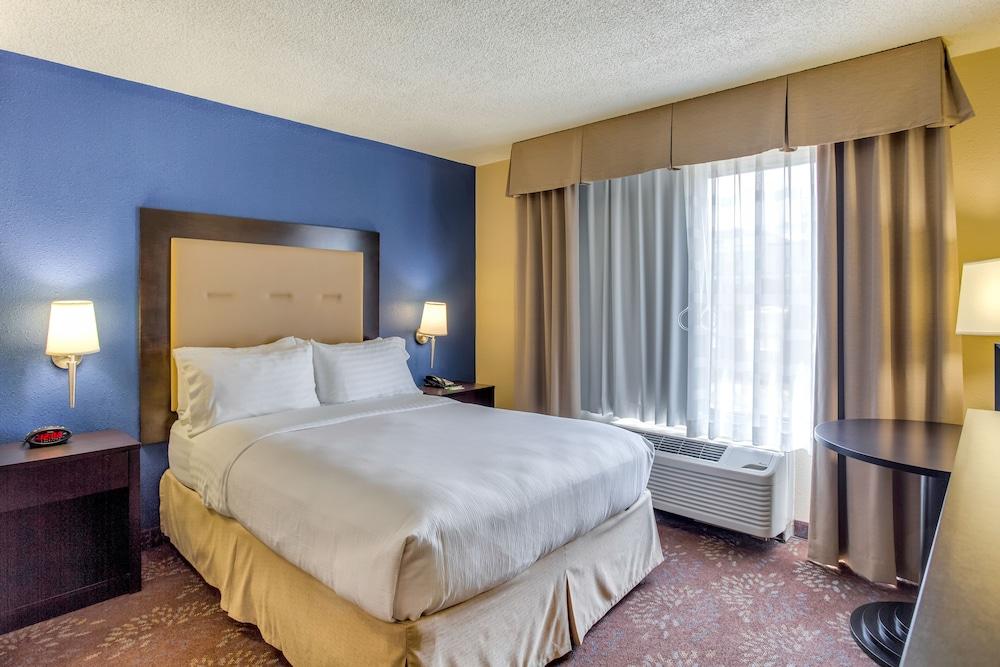 Holiday Inn Indianapolis Carmel, an IHG Hotel - Room