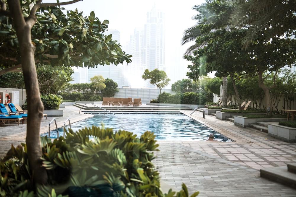 Luxury Staycation - Lofts East - Outdoor Pool