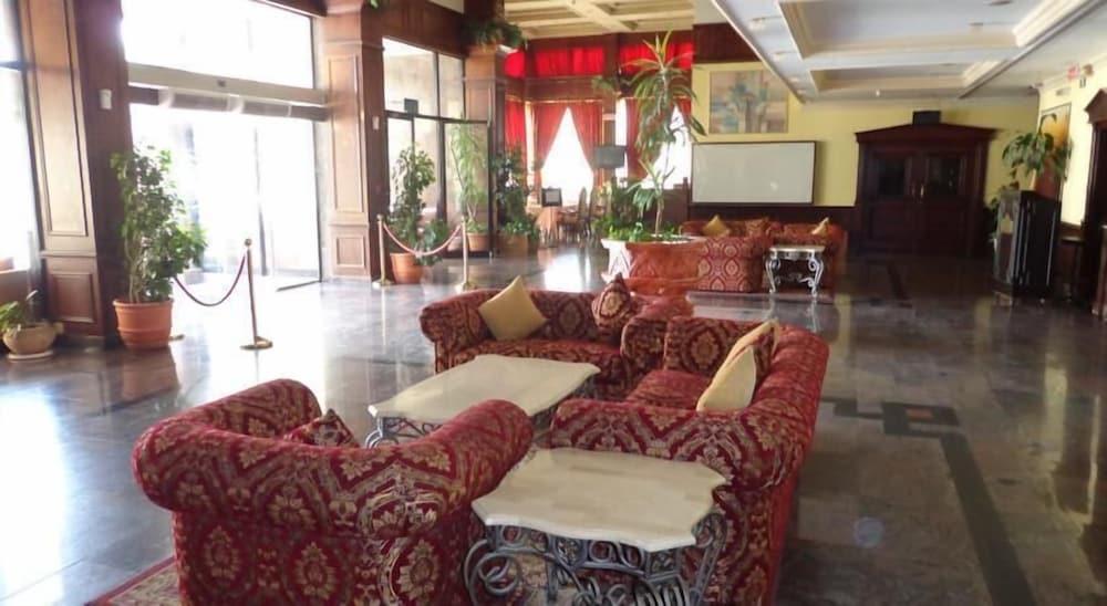 Bahrain Carlton Hotel - Lobby Sitting Area