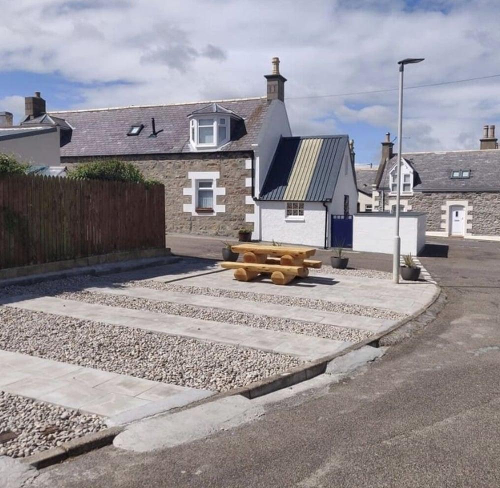 4-bed Cottage in Portknockie, Near Cullen, Moray - Property Grounds