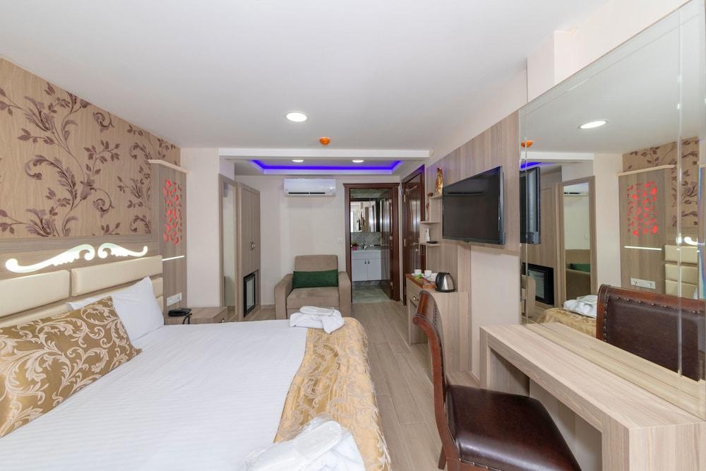 Raimond Hotel - Room