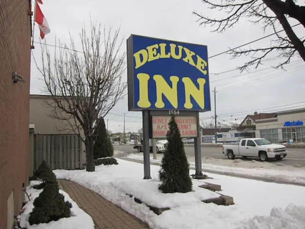 Deluxe Inn - Exterior
