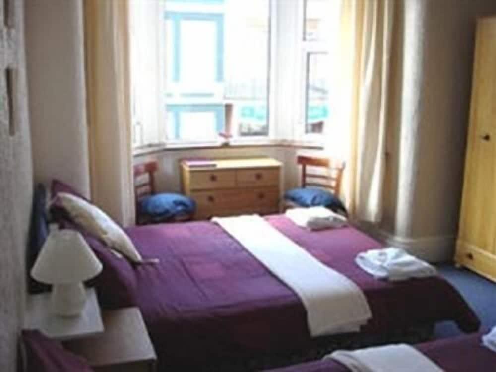 Clarron House Hotel - Room