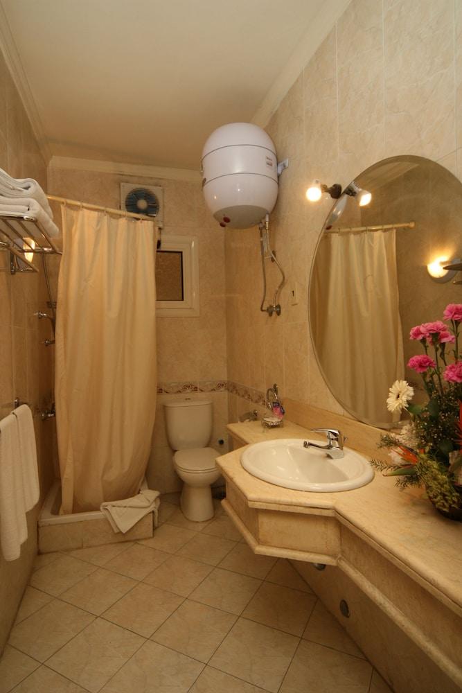فندق جولدن كارفن - Bathroom