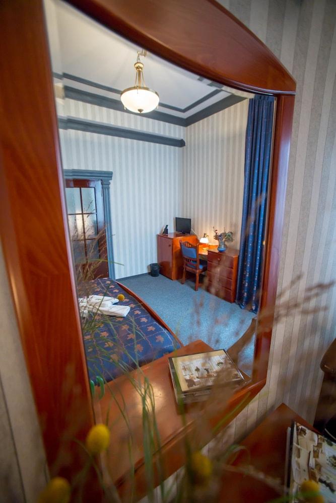 Bucharest Comfort Suites - Room