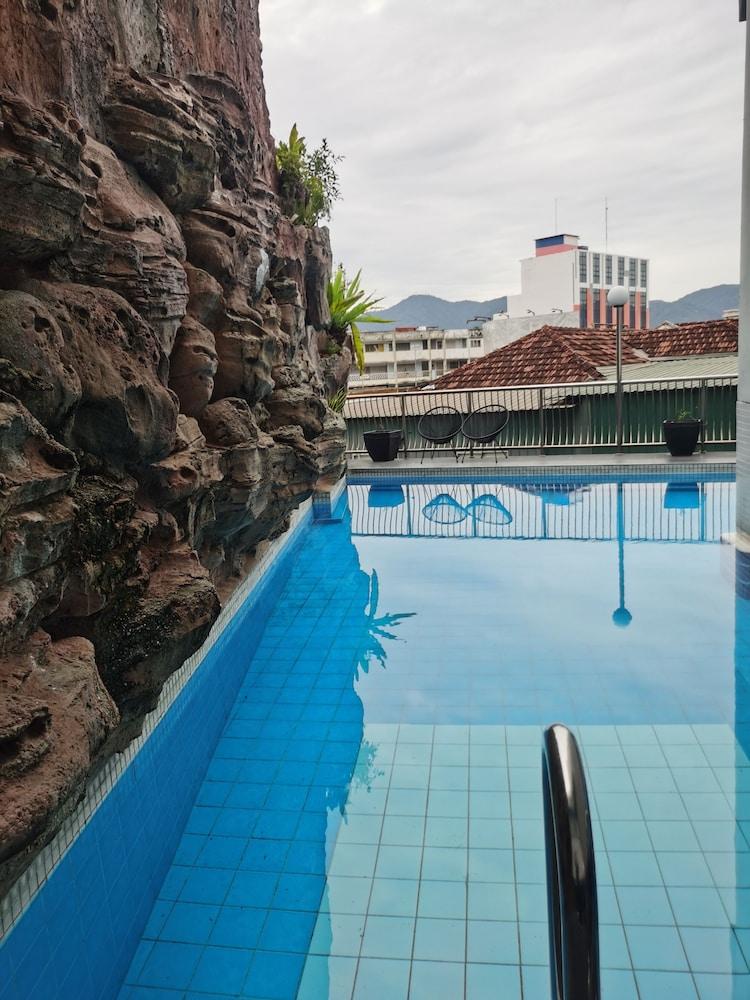 Ritz Garden Hotel Ipoh - Outdoor Pool
