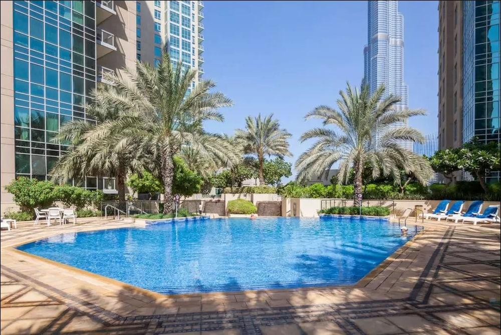 Nasma Luxury Stays - Burj Residences - Outdoor Pool