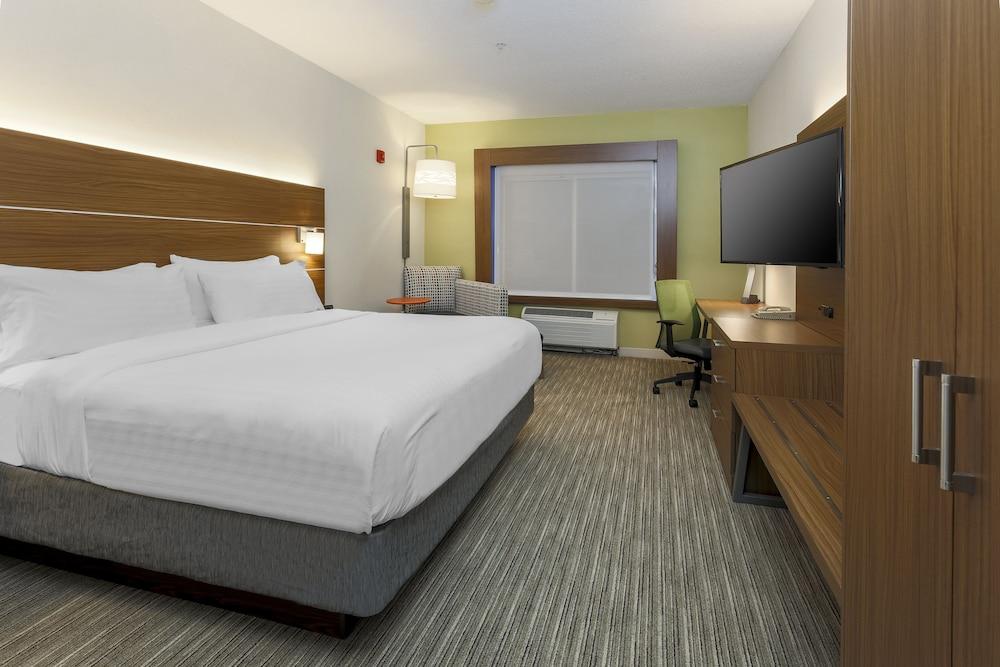 Holiday Inn Express Rochester NE- Irondequoit, an IHG Hotel - Room