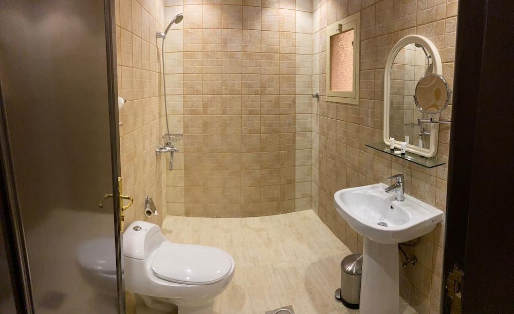 Al Raha Hotel Suites - Bathroom