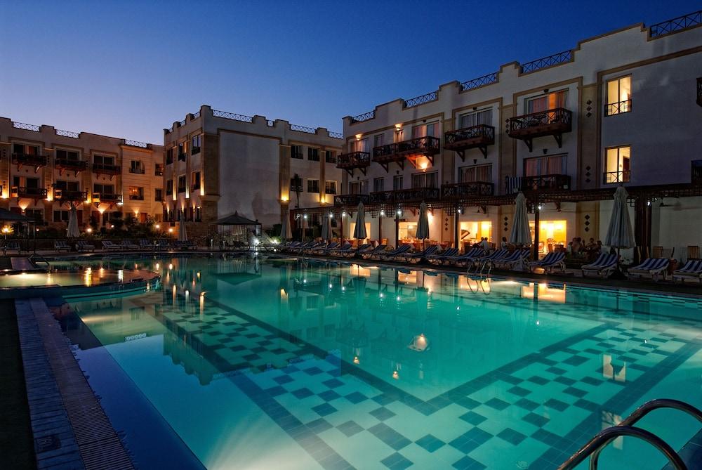 Falcon Naama Star Hotel - Outdoor Pool