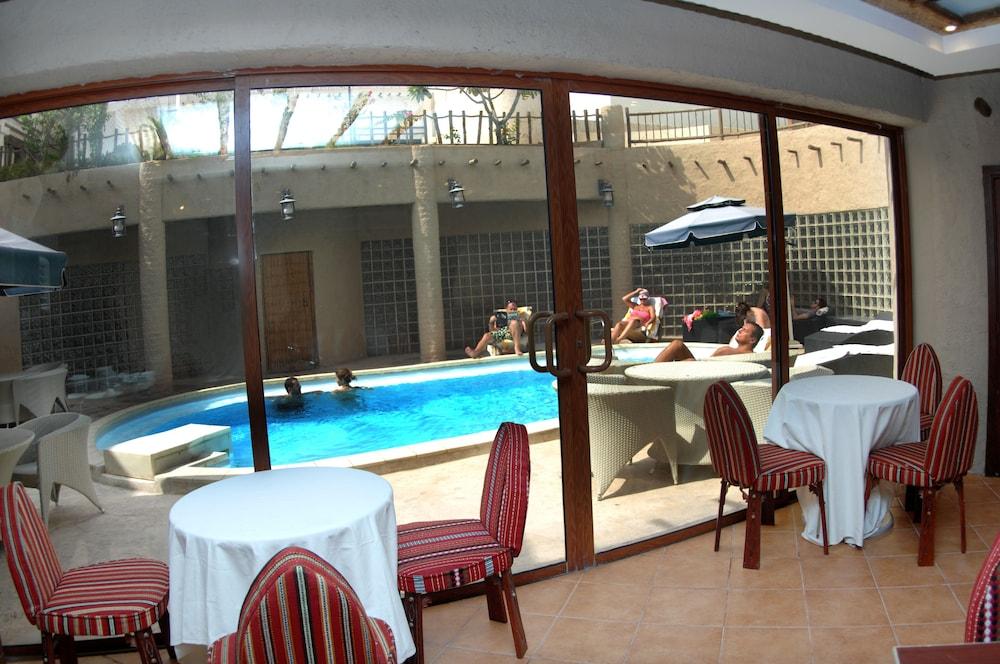 Al Liwan Suites - Outdoor Pool