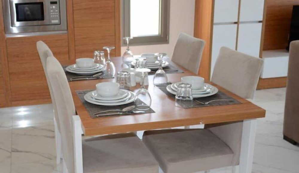 Gumbet Bardakci Residence 2 Bedrooms - In-Room Dining