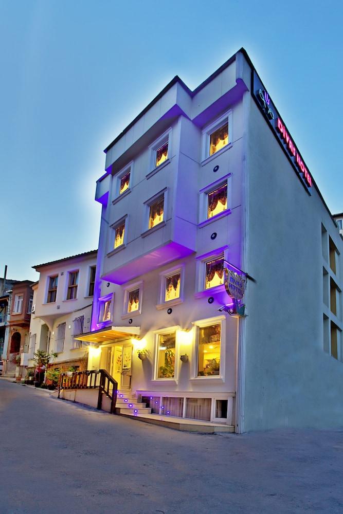 Divas Hotel - Featured Image