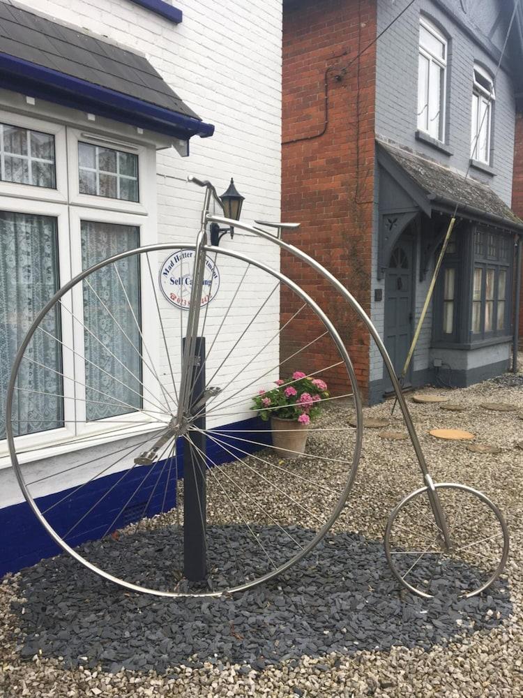 Penny Farthing Hotel - Exterior