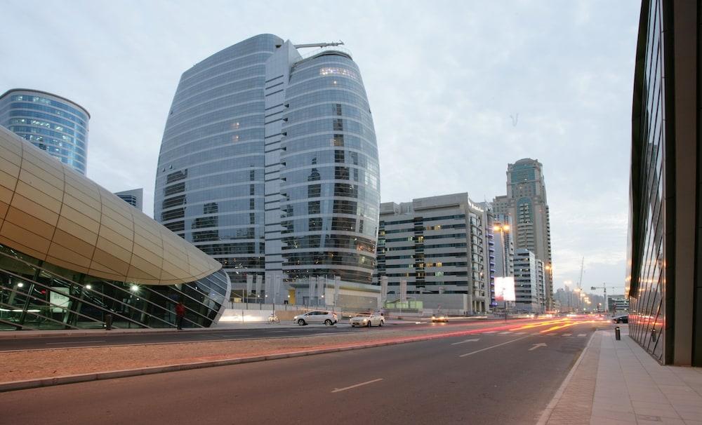 Citadines Metro Central Hotel Apartments Dubai - Property Grounds