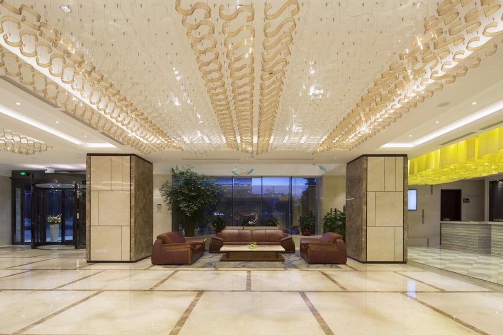 ZhongLian KaiXin Hotel - Lobby Sitting Area