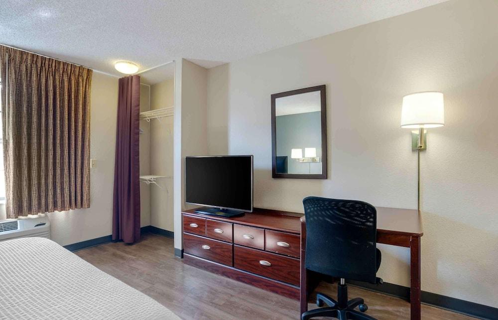 Extended Stay America Suites Los Angeles Torrance Blvd - Room